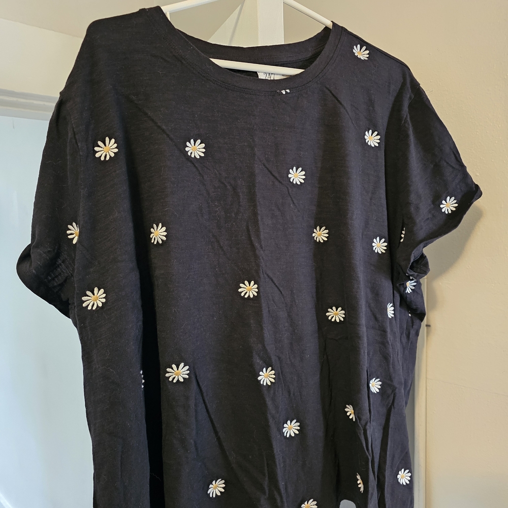 4x Daisy Embroidered Appliqués Short Sleeve Tshirt